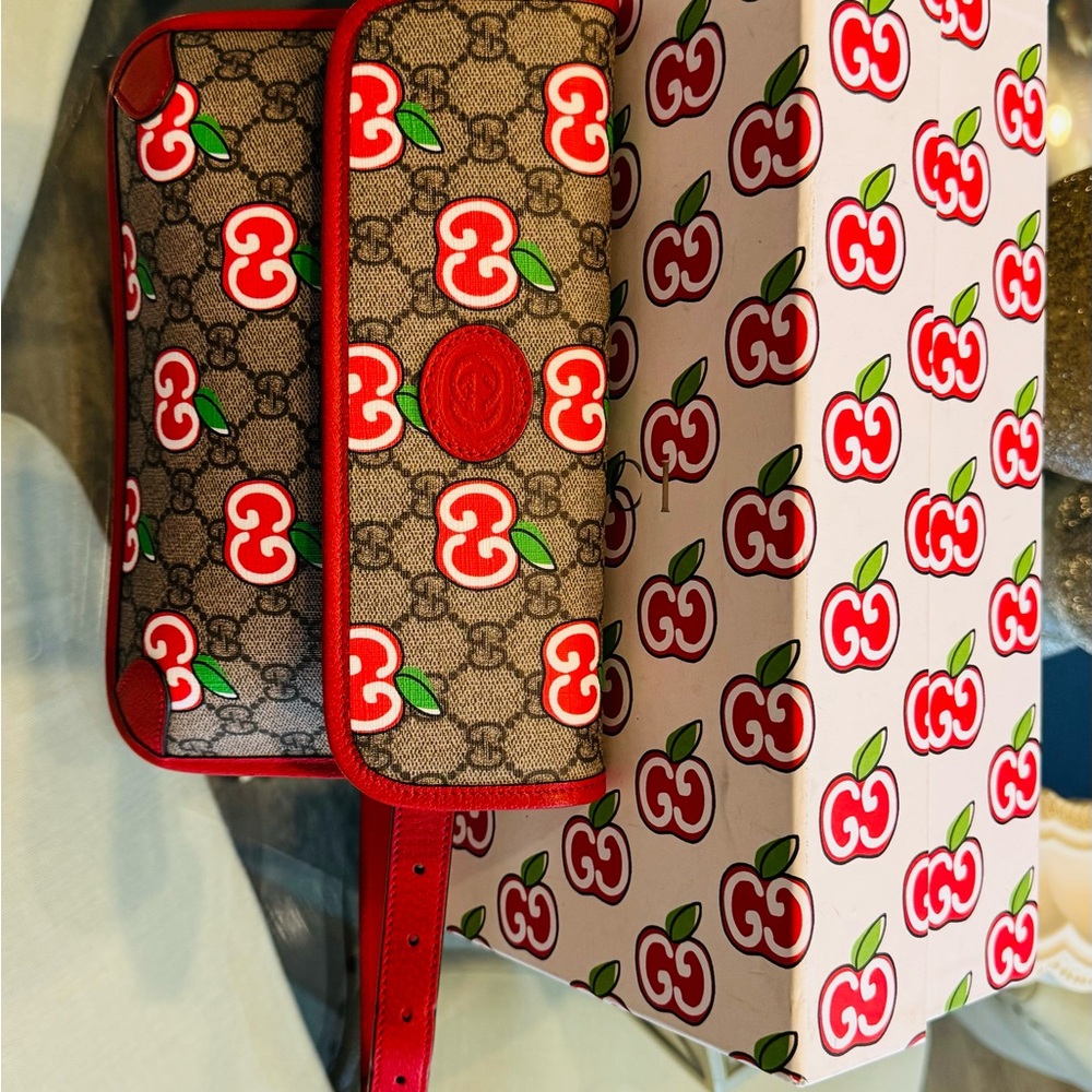 Gucci GG Supreme Canvas GG Apple Belt Bag with Box